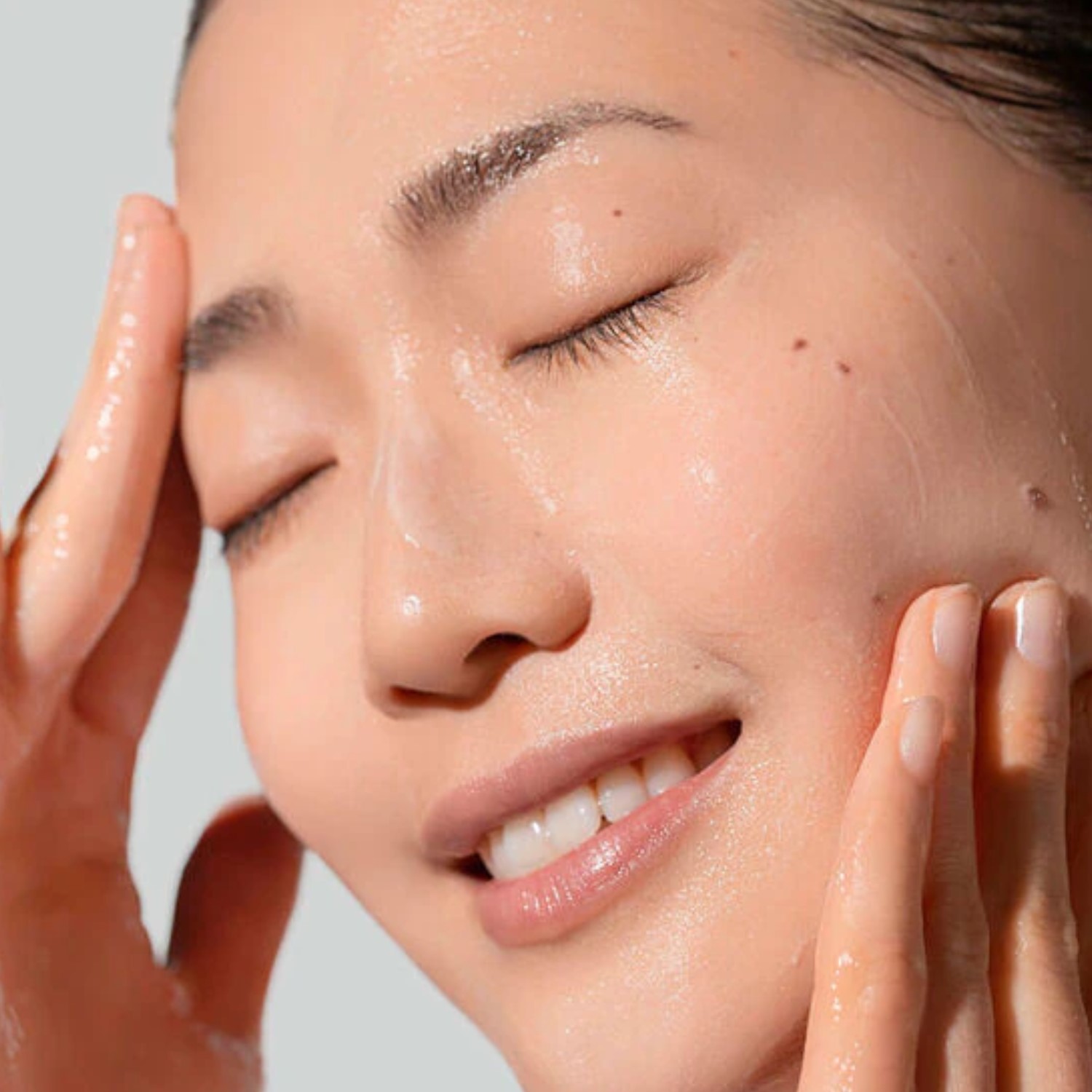 DAILY GLYCOLIC CLEANSER (GEL LIMPIADOR)
